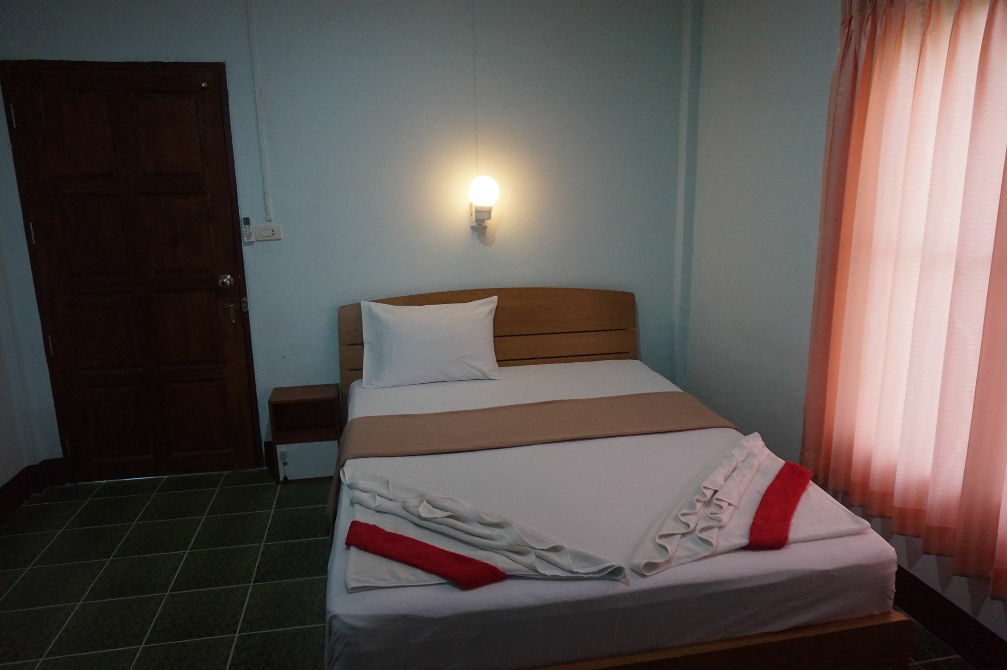 Bangsak Hut Hostel Khao Lak Ngoại thất bức ảnh